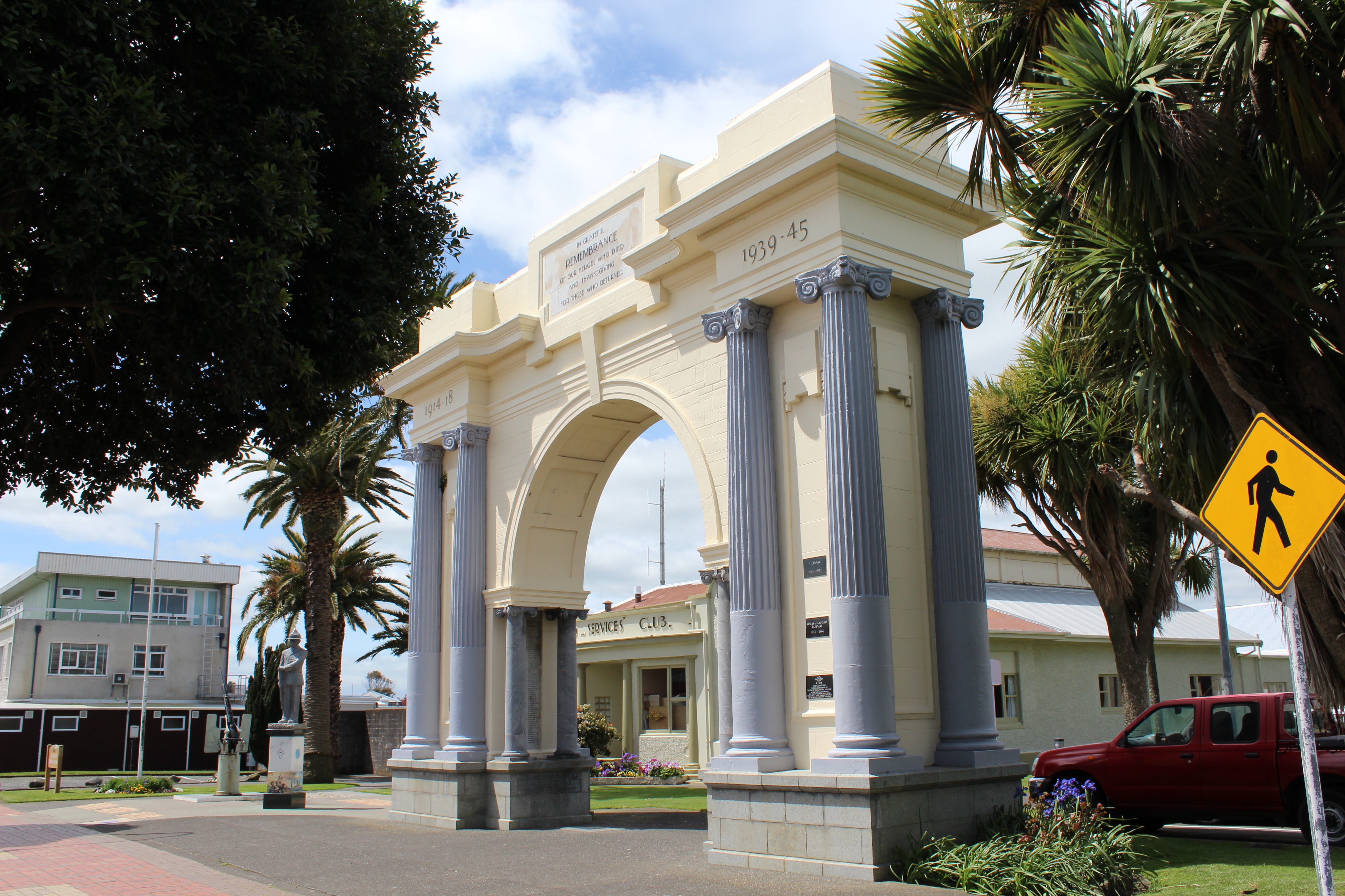 Hawera Arch.jpg