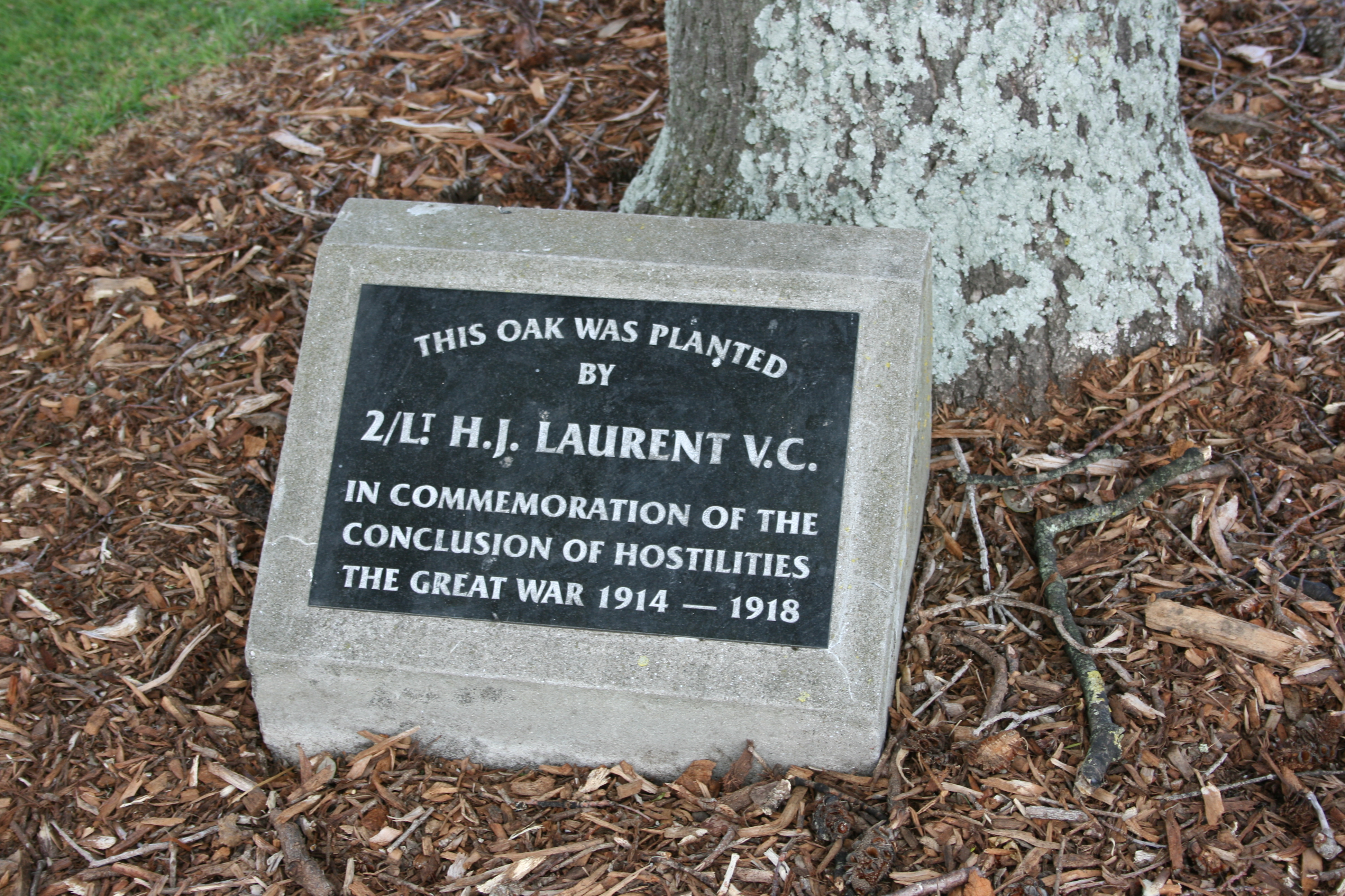 Laurent Oaks Plaque_011.jpg