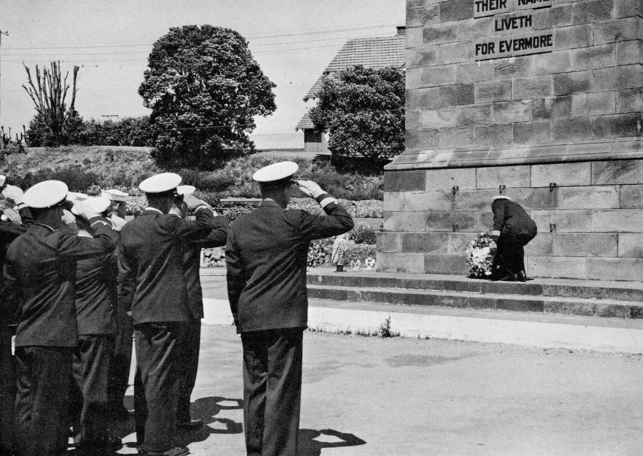 USS Staten Island crew who fought in the Second World War laying a wreath at New Plymouth's cenotaph (22 November 1958). Unknown photographer. USS Staten Island commemorative cruise book courtesy of Jim Freund.