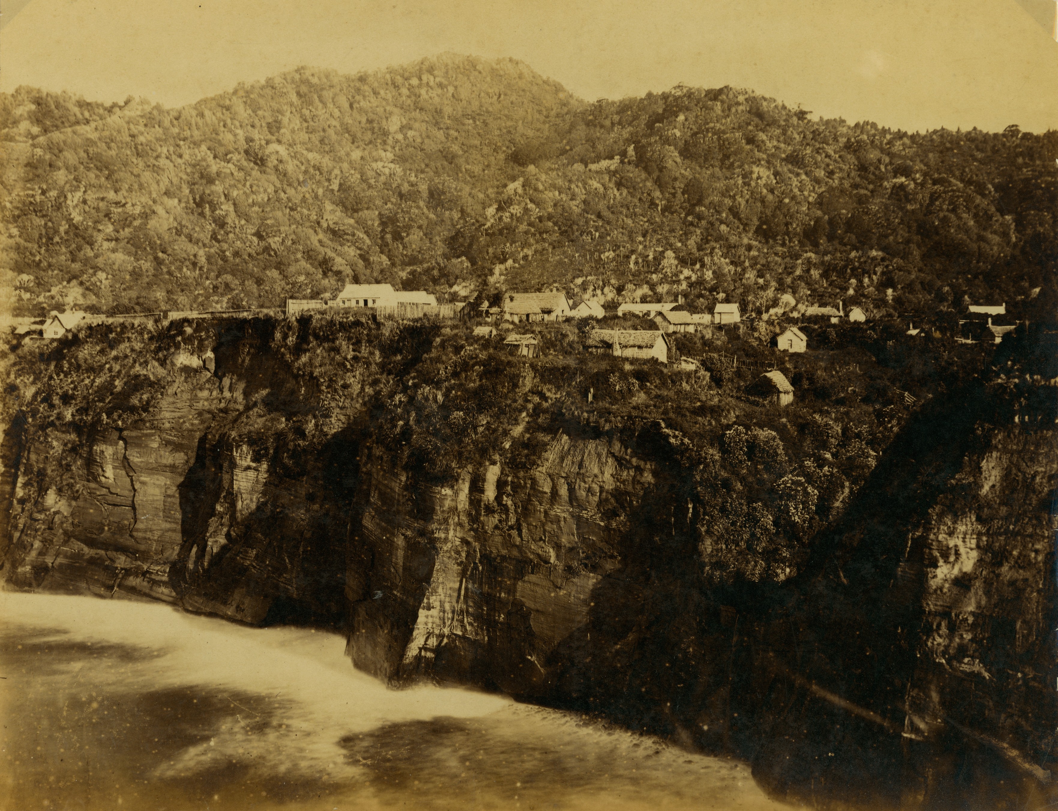 Pukearuhe Redoubt and settlement (around 1873). William Andrews Collis. Collection of Puke Ariki (PHO2002-448).