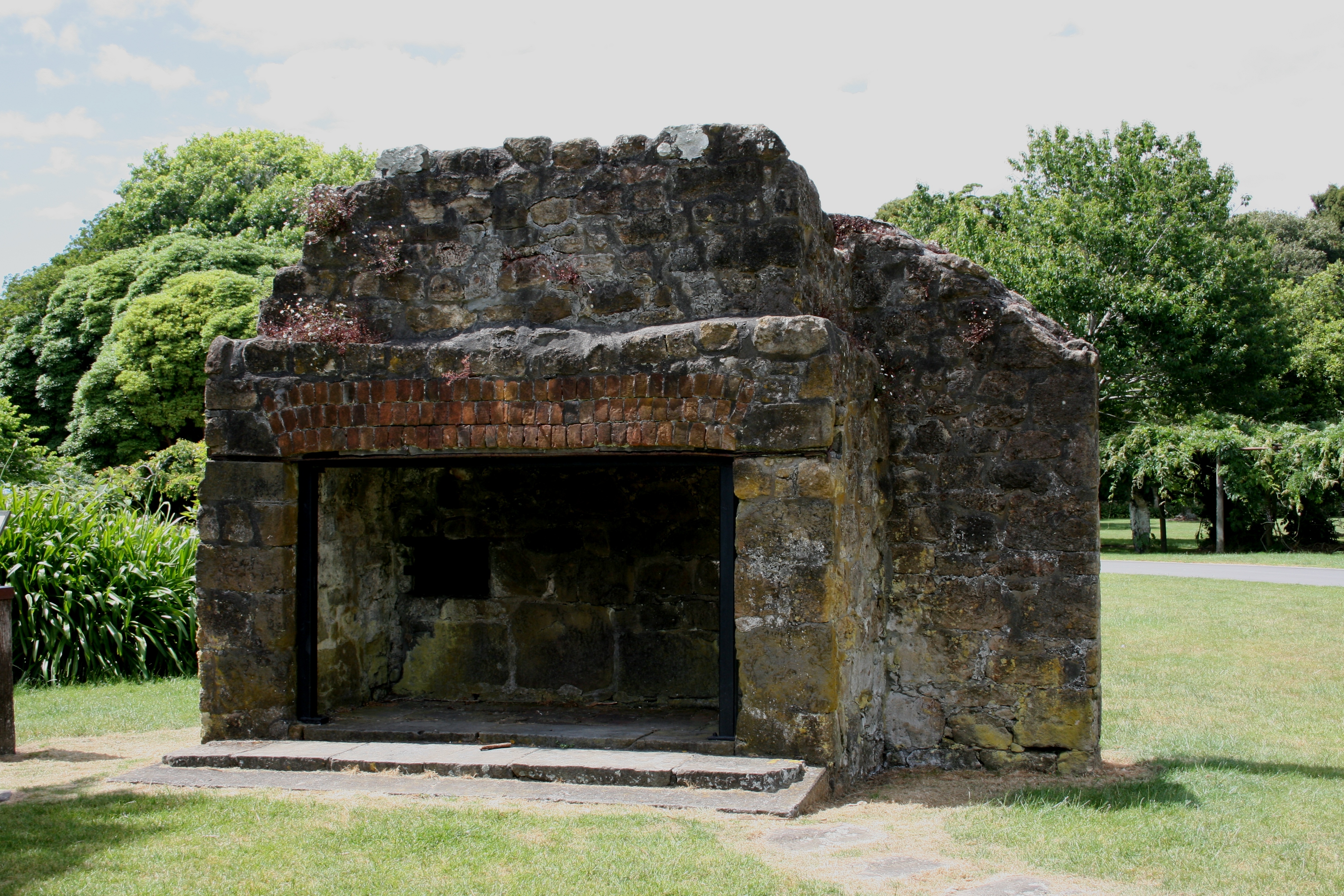 Brooklands_Fireplace_008.jpg