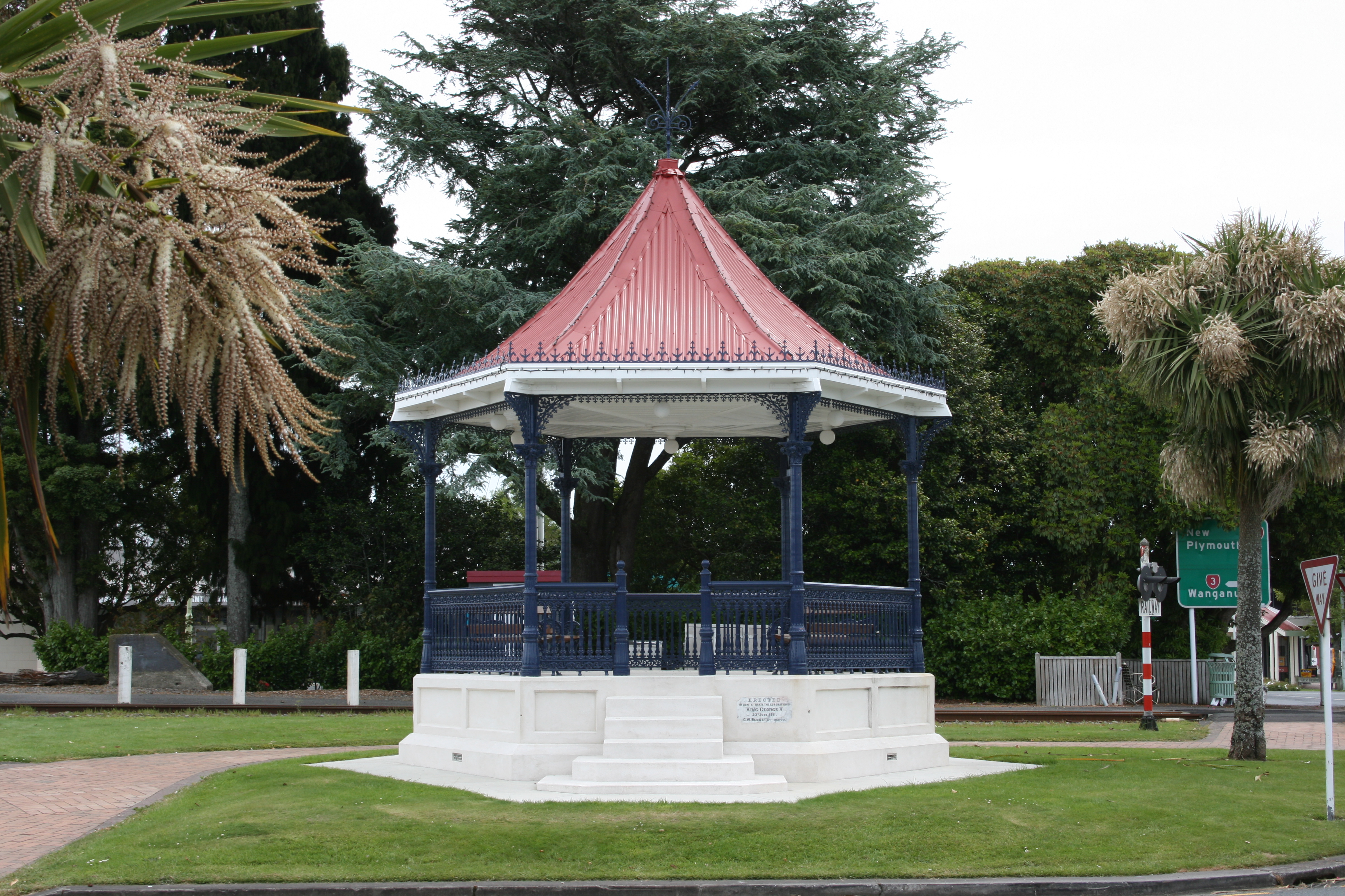 Inglewood_rotunda_002.jpg