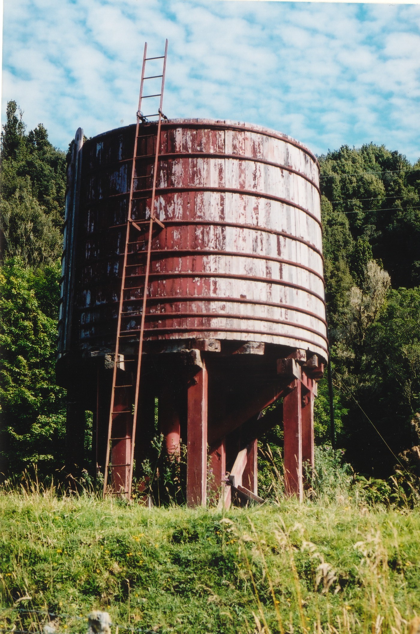 Whanga_Water_tank.jpg