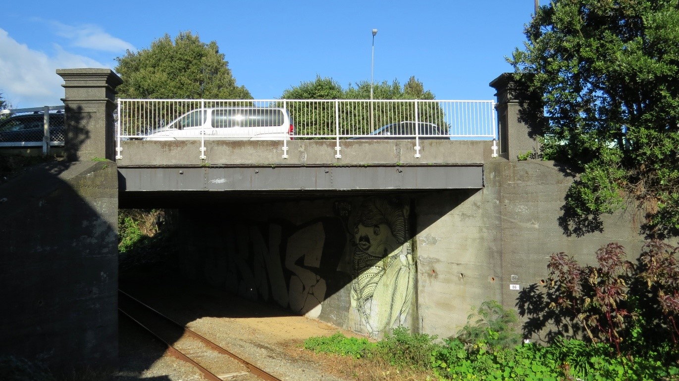 Railway_Bridge_Devon_St_East.jpg