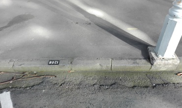 Queen_Street_kerbstones_2016.jpg