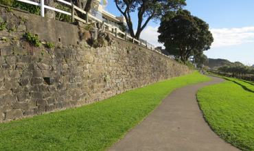Regina_Place_retaining_wall_2017__2_.JPG
