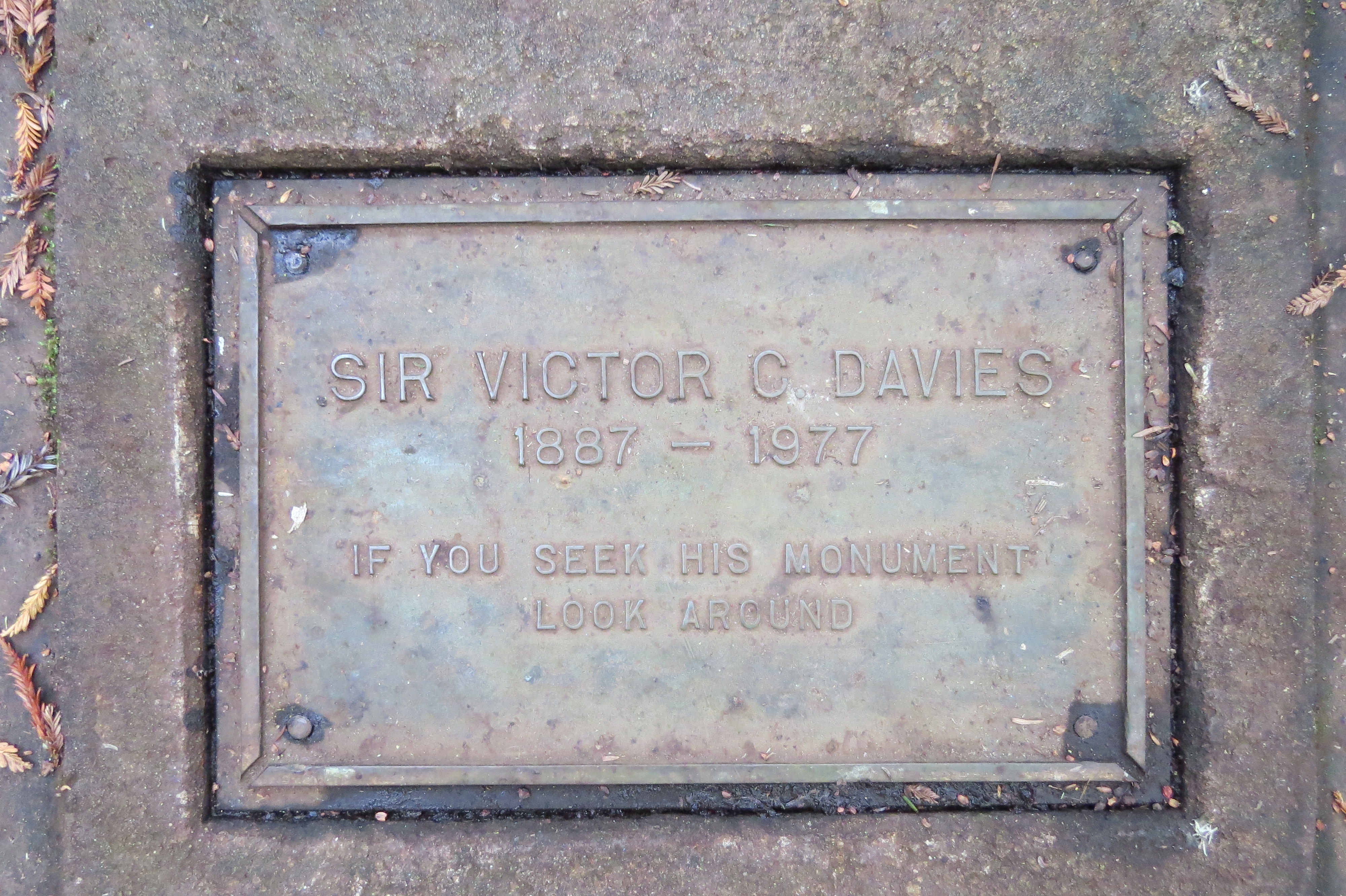 Sir_Victor_Davies_Memorial_Lucy_s_Gully_Plaque.JPG