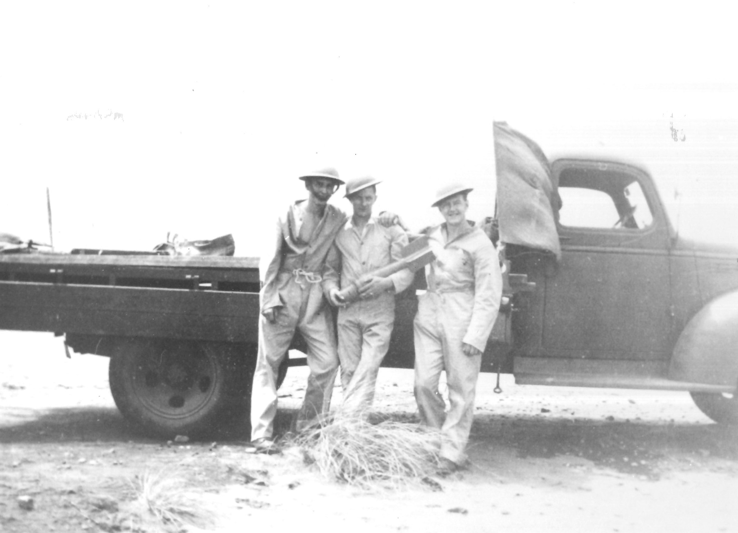 From left: 2C Section members Cyril George Wood, Keith Hodges and Keith McDonald about to explode an anti-personnel bomb at Bell Block (14 February 1943). Unknown photographer. Collection of Puke Ariki (ARC2002-10).