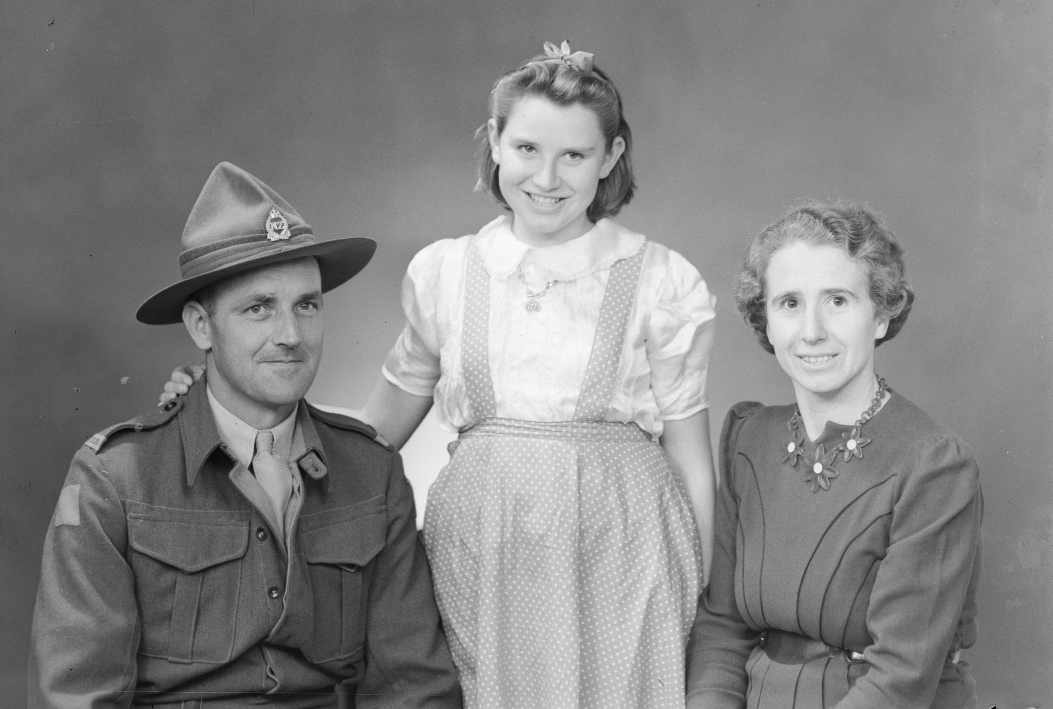 Johnson, Family (1940s). Swainson's Studios. Collection of Puke Ariki (SW1944.2218b).