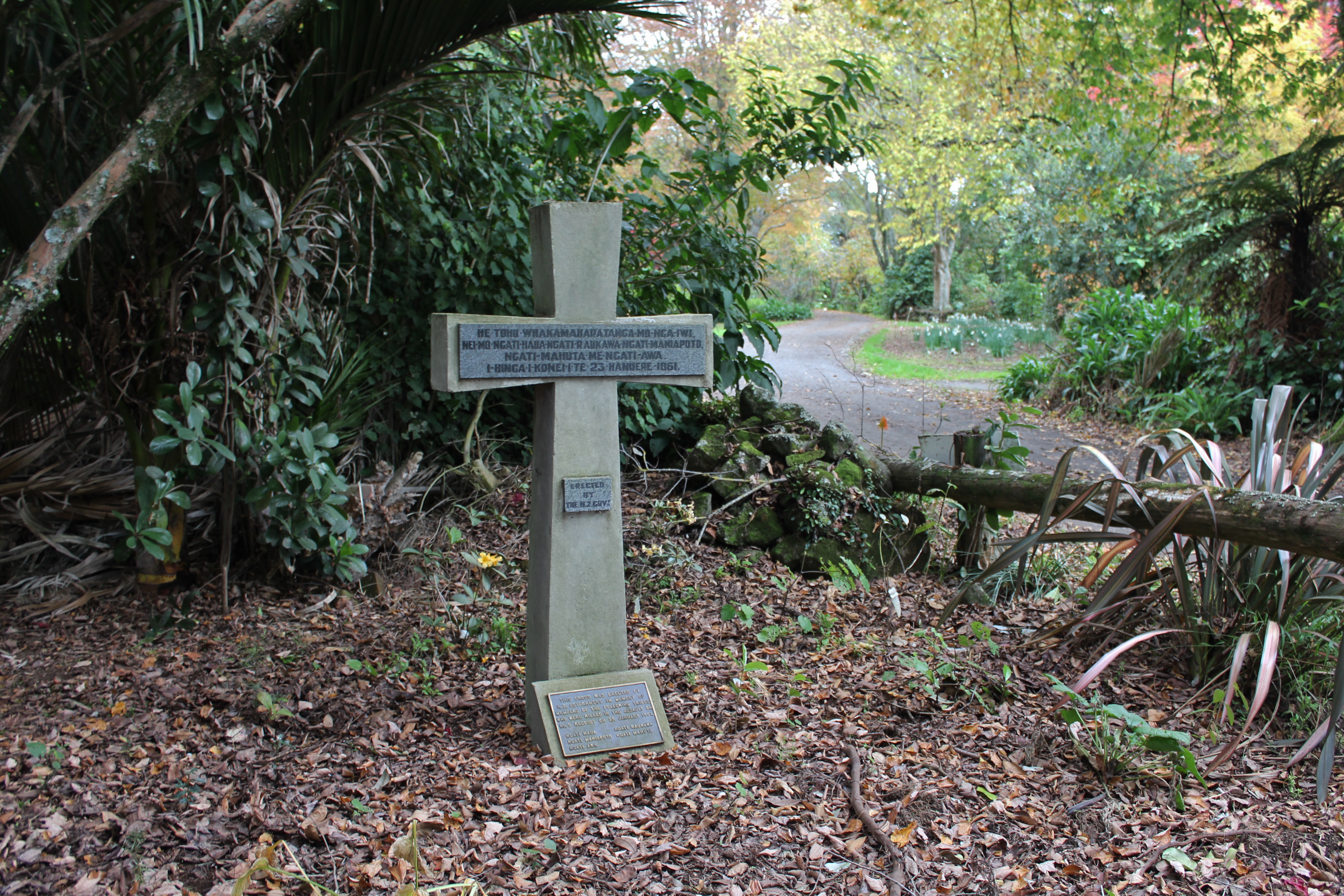 Huirangi_Cross_No_3_Redoubt_002.JPG