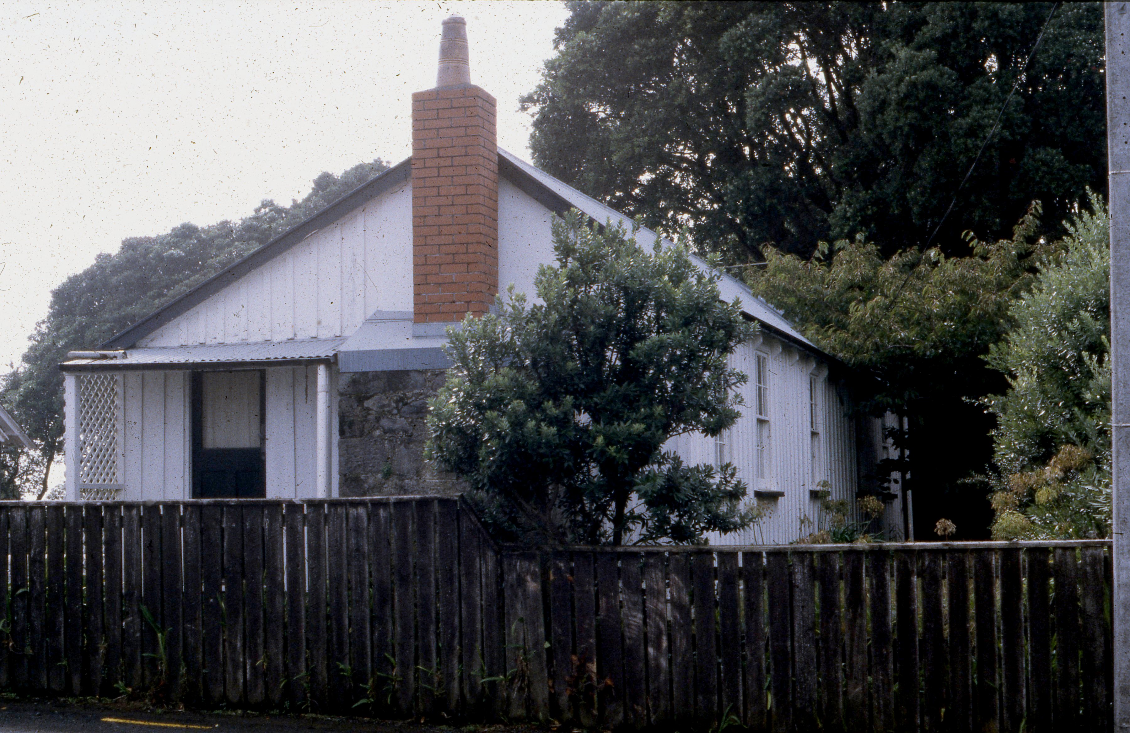 Devonport_Cott_Apr_1996.jpg