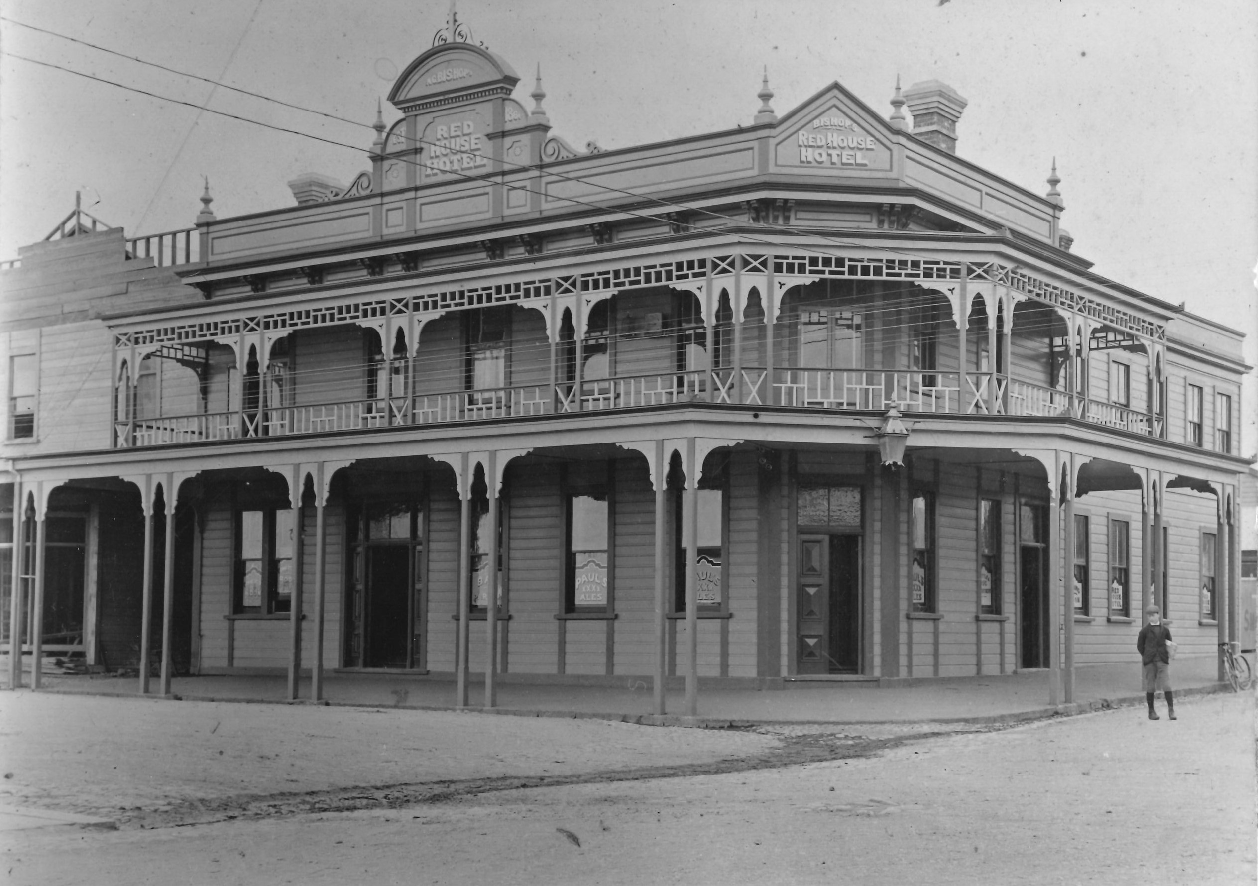 Red_House_Hotel_1900_edit.jpg