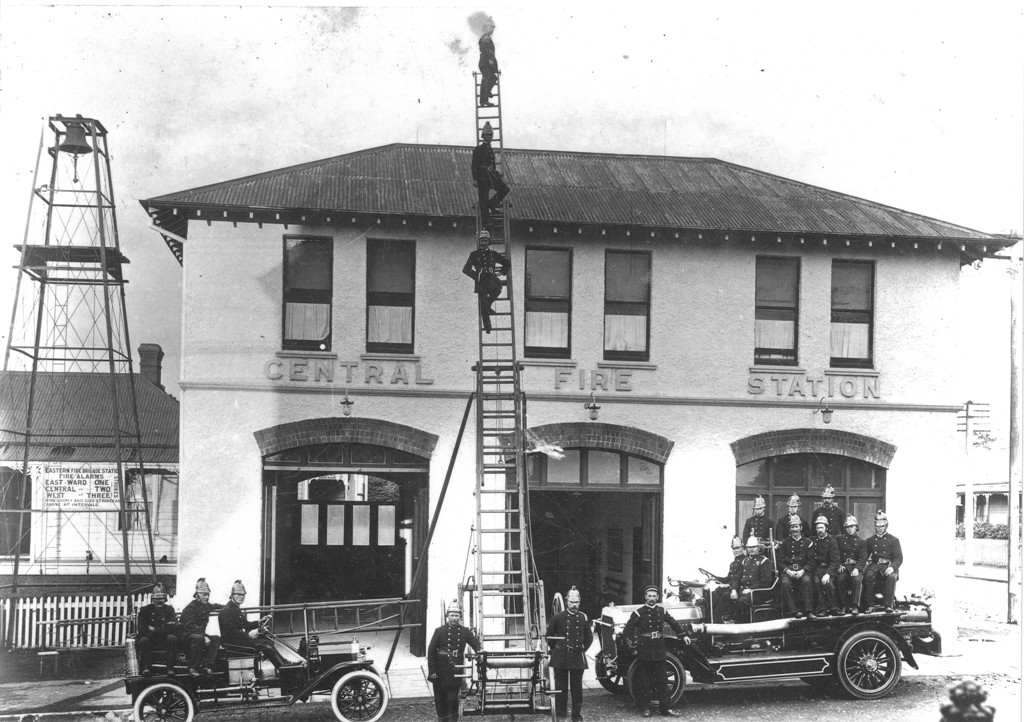 Fire_Station_c1915.jpg