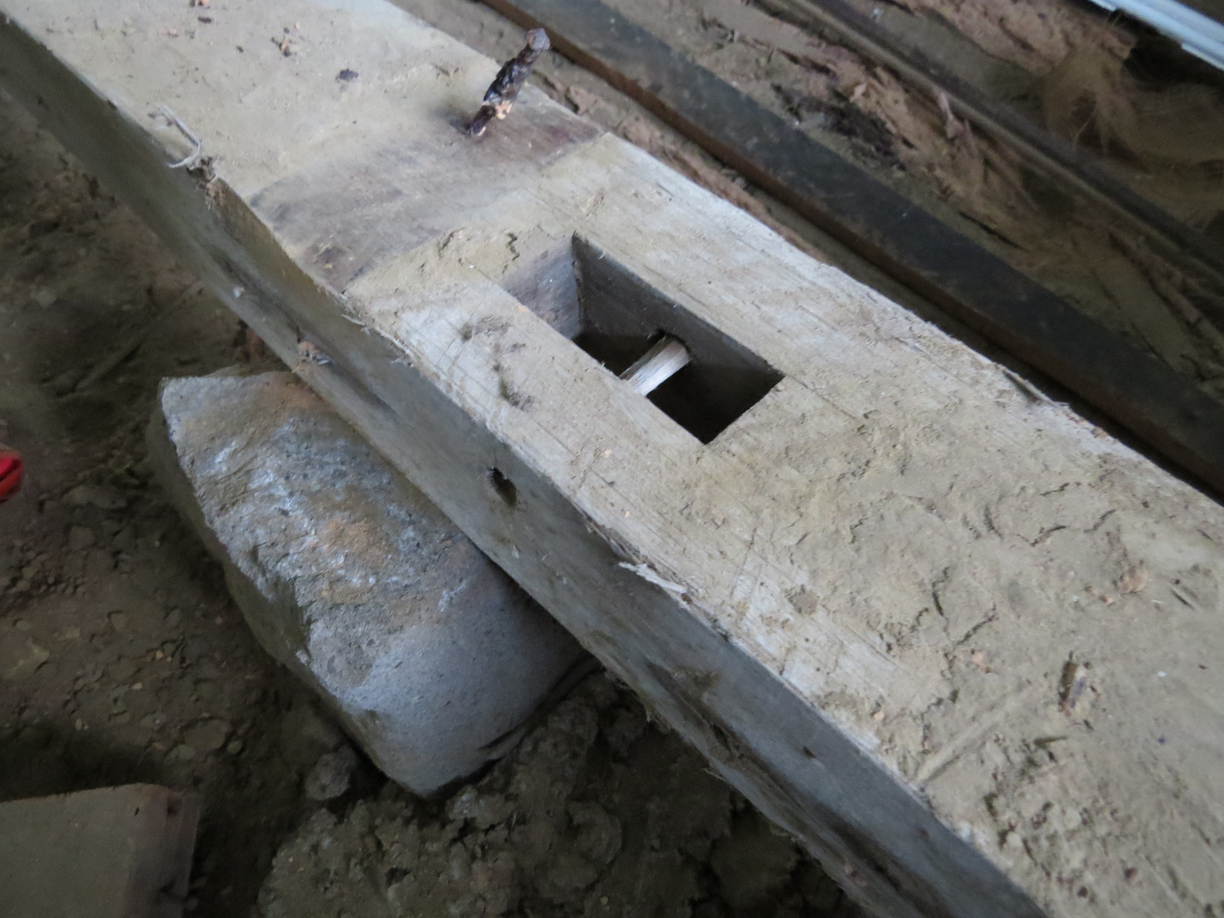Pinned_mortise_and_tennon_joint_in_Small_s_Cottage.JPG