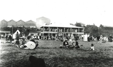 Ngamotu_Palladium_and_Beach_c1920s.jpeg
