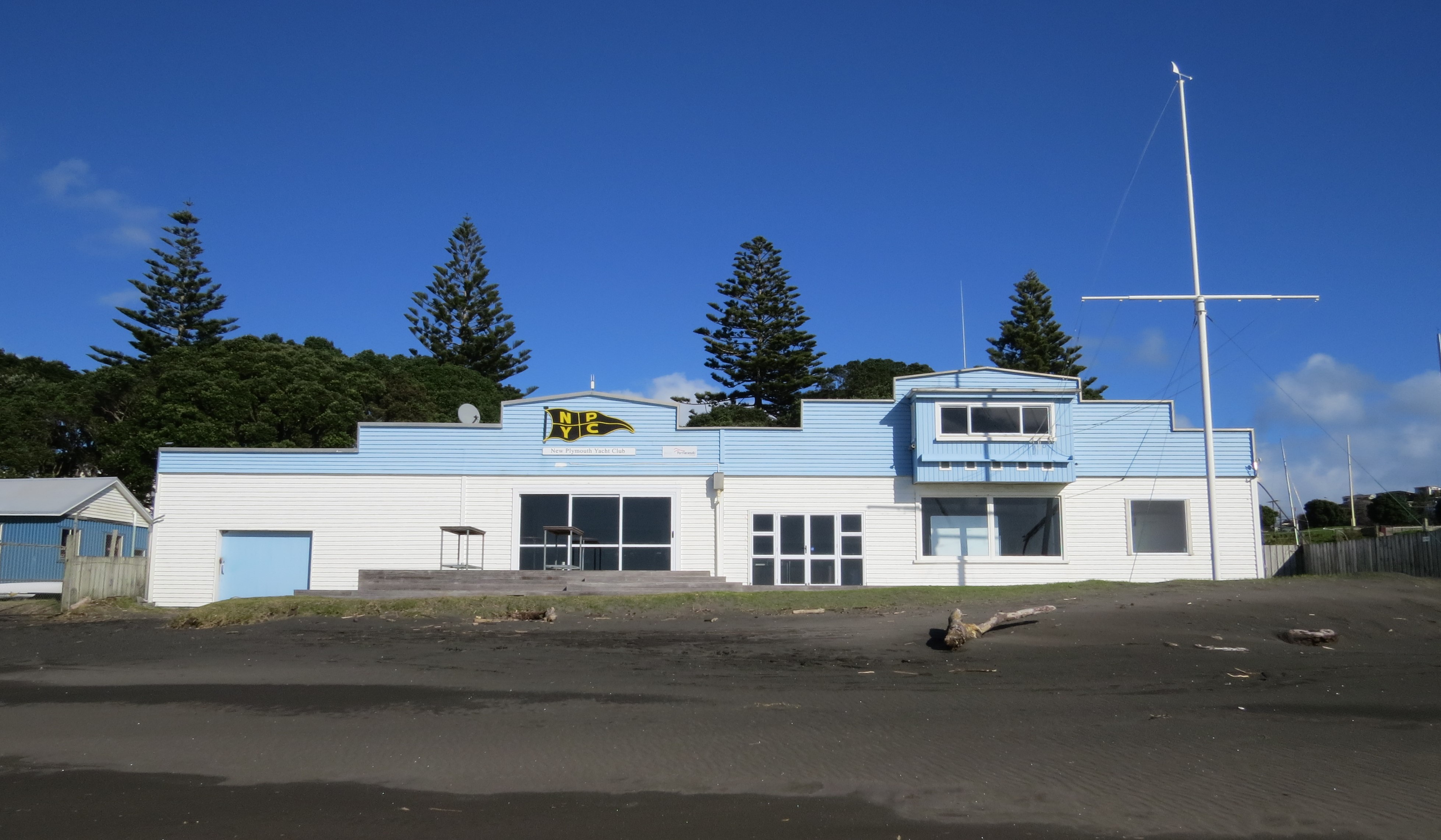 New_Plymouth_Yacht_Club_2017.JPG