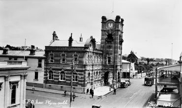 Central Post Office, New Plymouth (c1920). Teed & Co. Collection of Puke Ariki, New Plymouth (PHO2006-277).