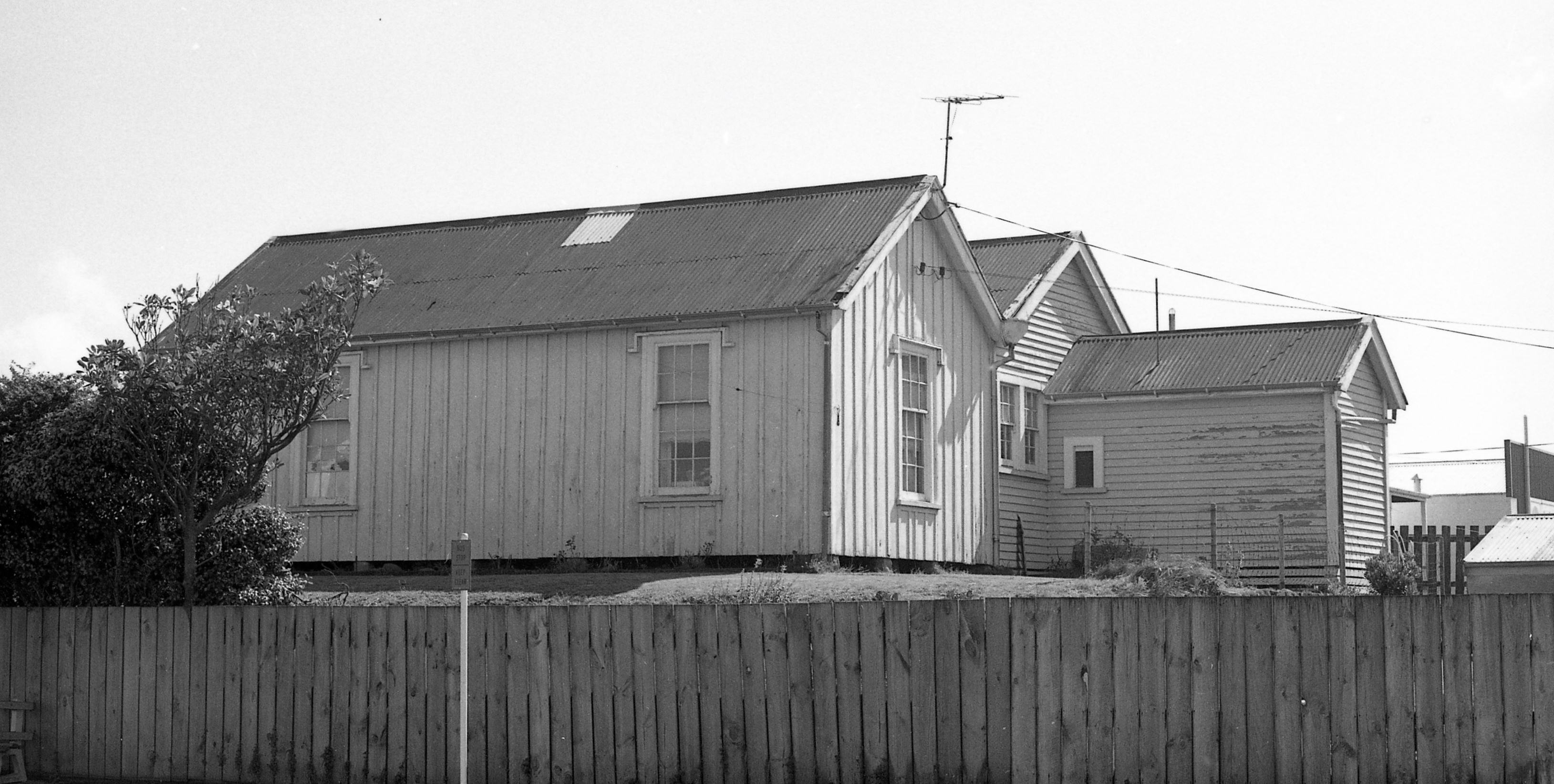 Flight House 1976 rear view uncatalogued slide Puke Ariki collection