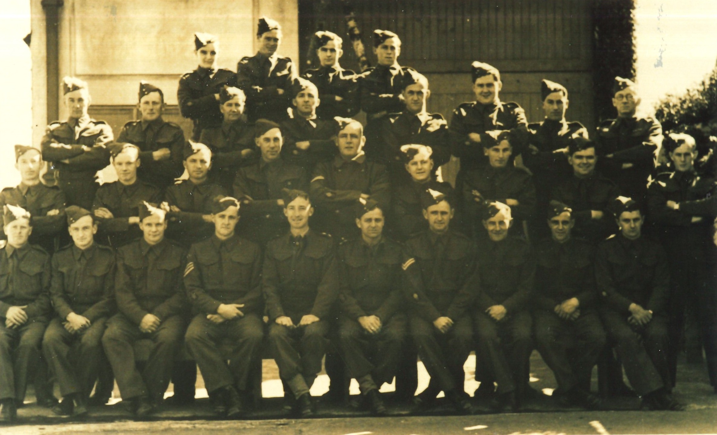 Original members of the 2C Bomb Disposal Group - Cyril George Wood is standing second from right in the third row and Lieutenant Naylor sitting fifth from left in the front row (30 August 1942). Unknown photographer. Collection of Puke Ariki (ARC2002-10).