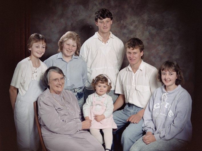 WD 048922 Ida And Grandchildren 1980S