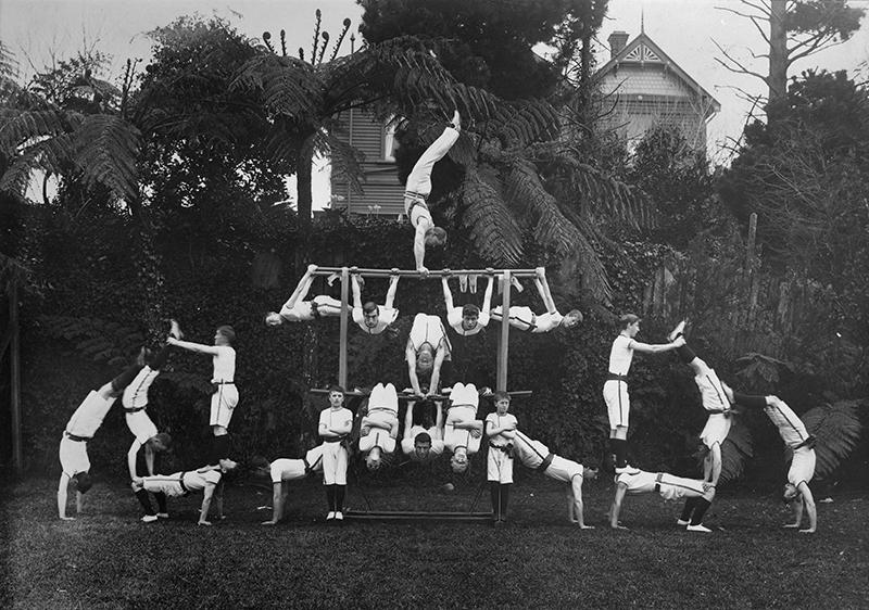 United Gymnastic Club, New Plymouth (about 1905). Unknown photographer. Collection of Puke Ariki (PHO2011-2002).