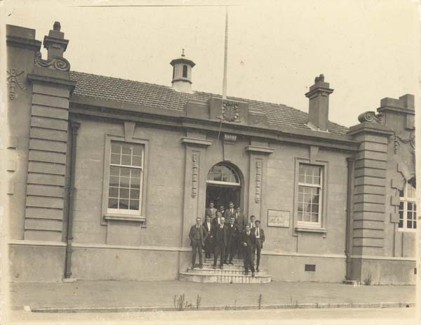 Staff of the Lands, Deeds and Stamp Duties Department outside the registry office in New Plymouth, 1922