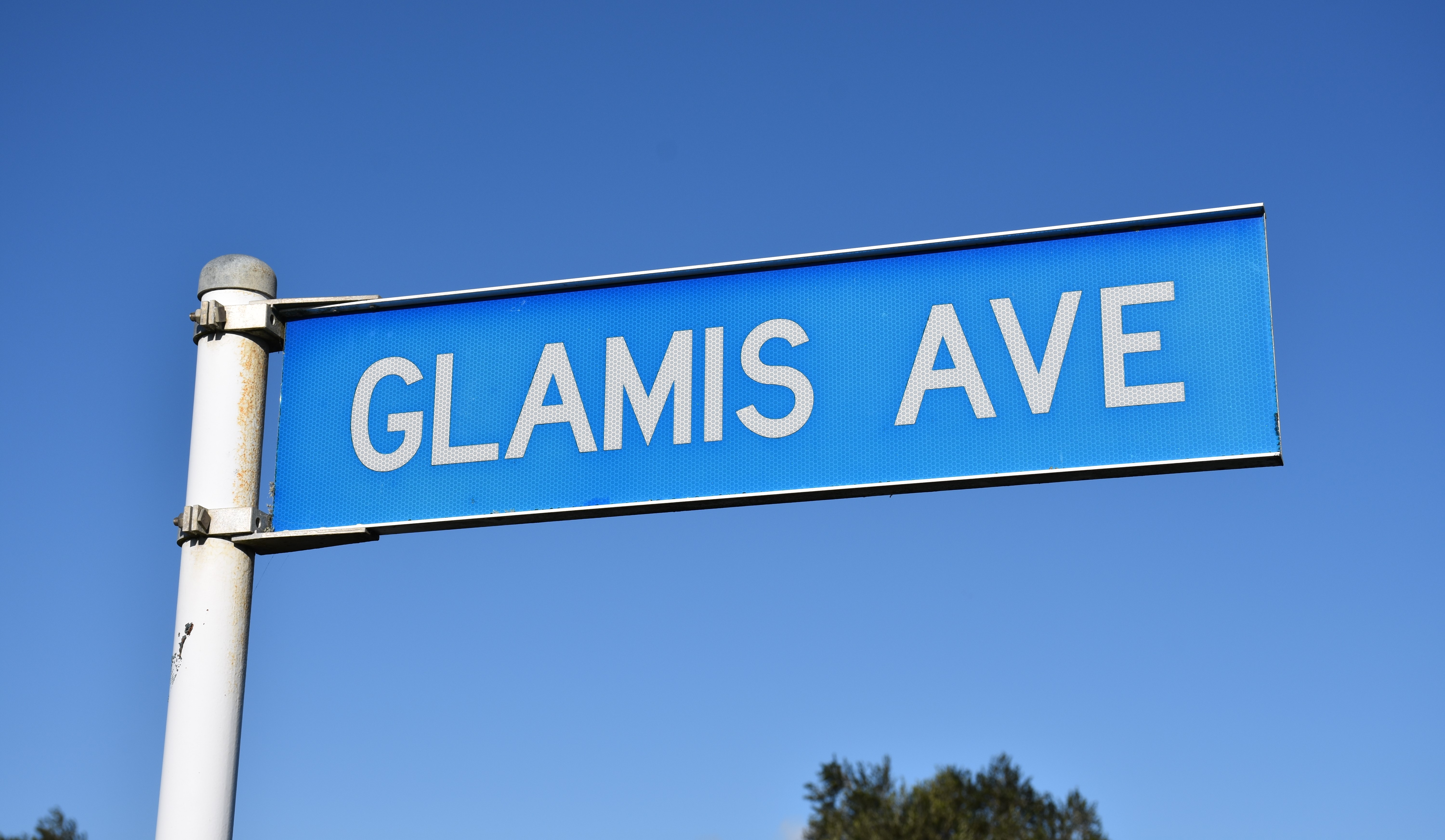Glamis Avenue sign (2019). Rachel Sonius. Word on the Street image collection.