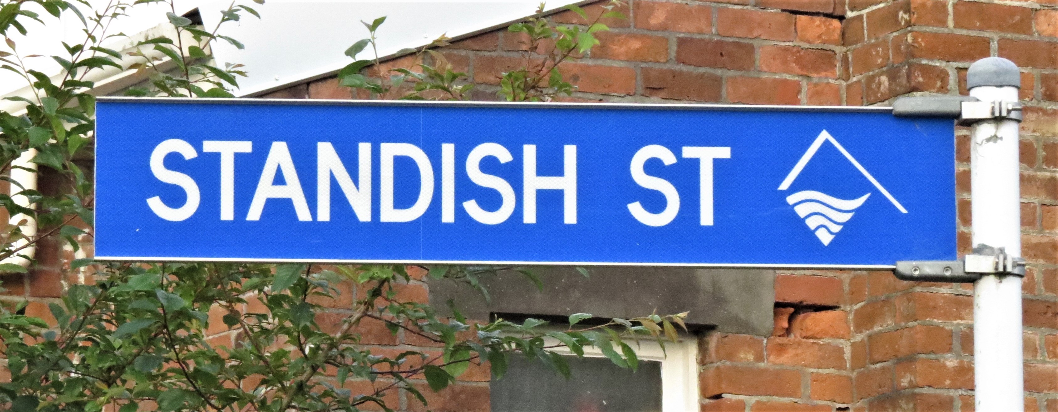 Standish Street sign (2020). Rachel Sonius. World on the Street image collection.
