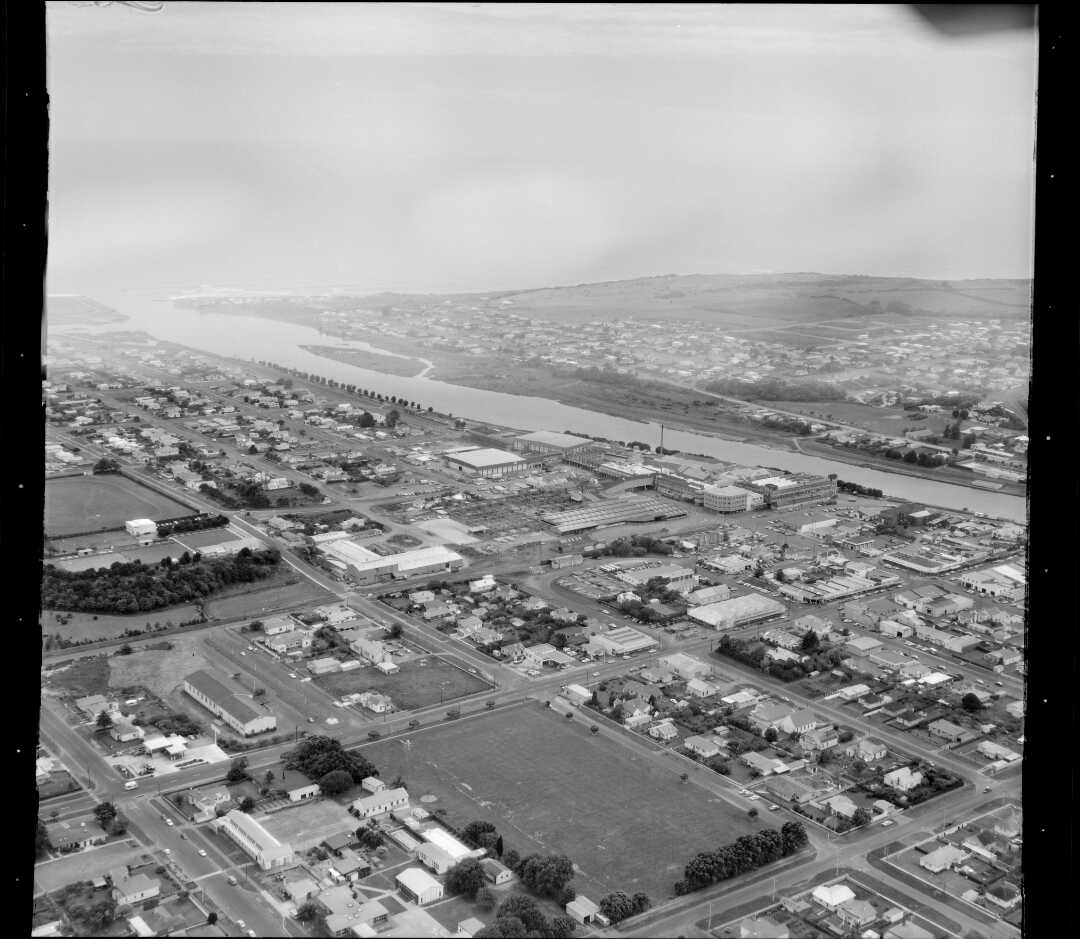 Aerial photograph showing Memorial Place and the hall (4 December 1975). Whites Aviation. Collection of Alexander Turnbull Library (WA-72892-F).