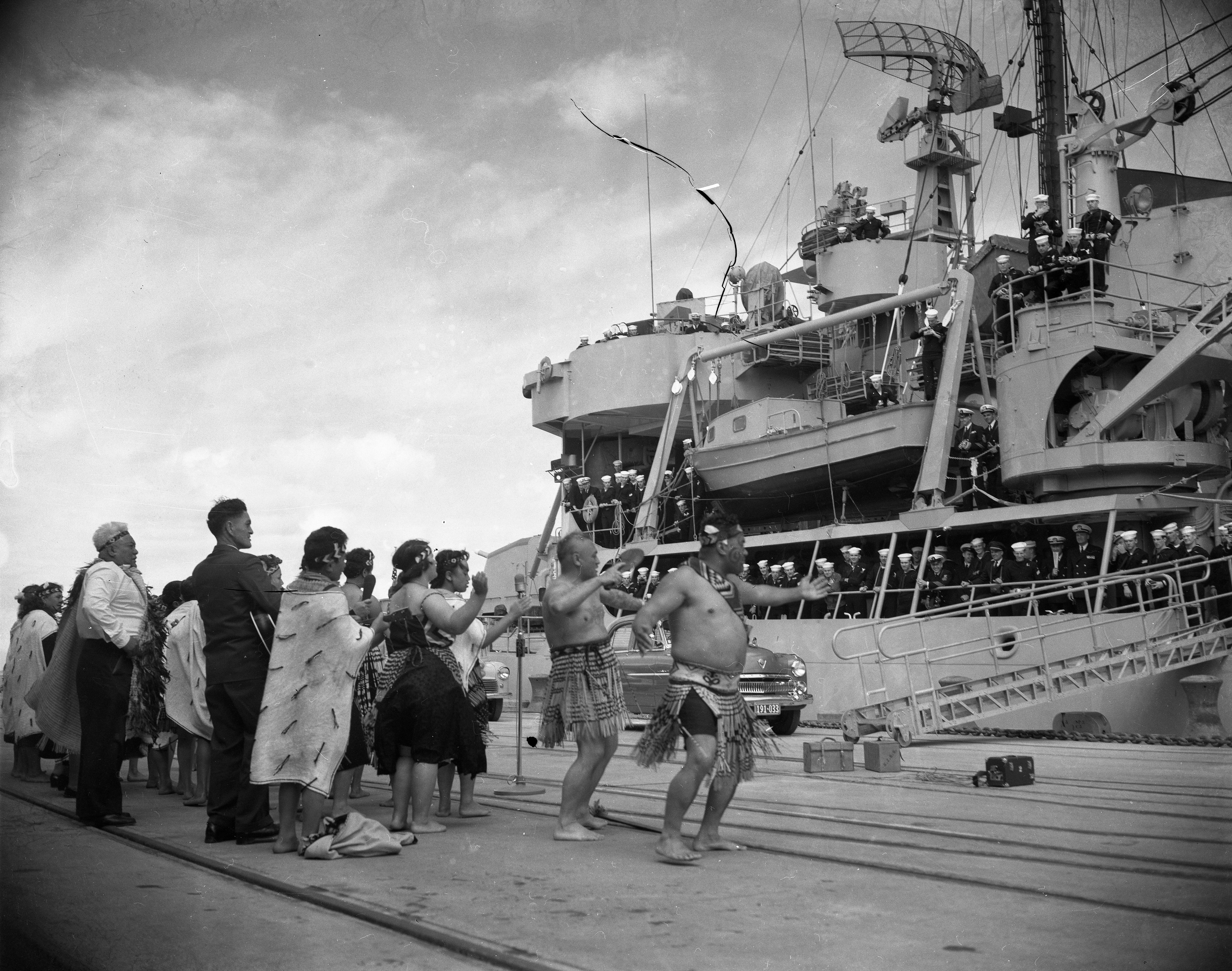 Group of Maori performing a powhiri for the USS Staten Island (17 November 1958). Unknown photographer. Collection of Puke Ariki (PHO2010-0207).