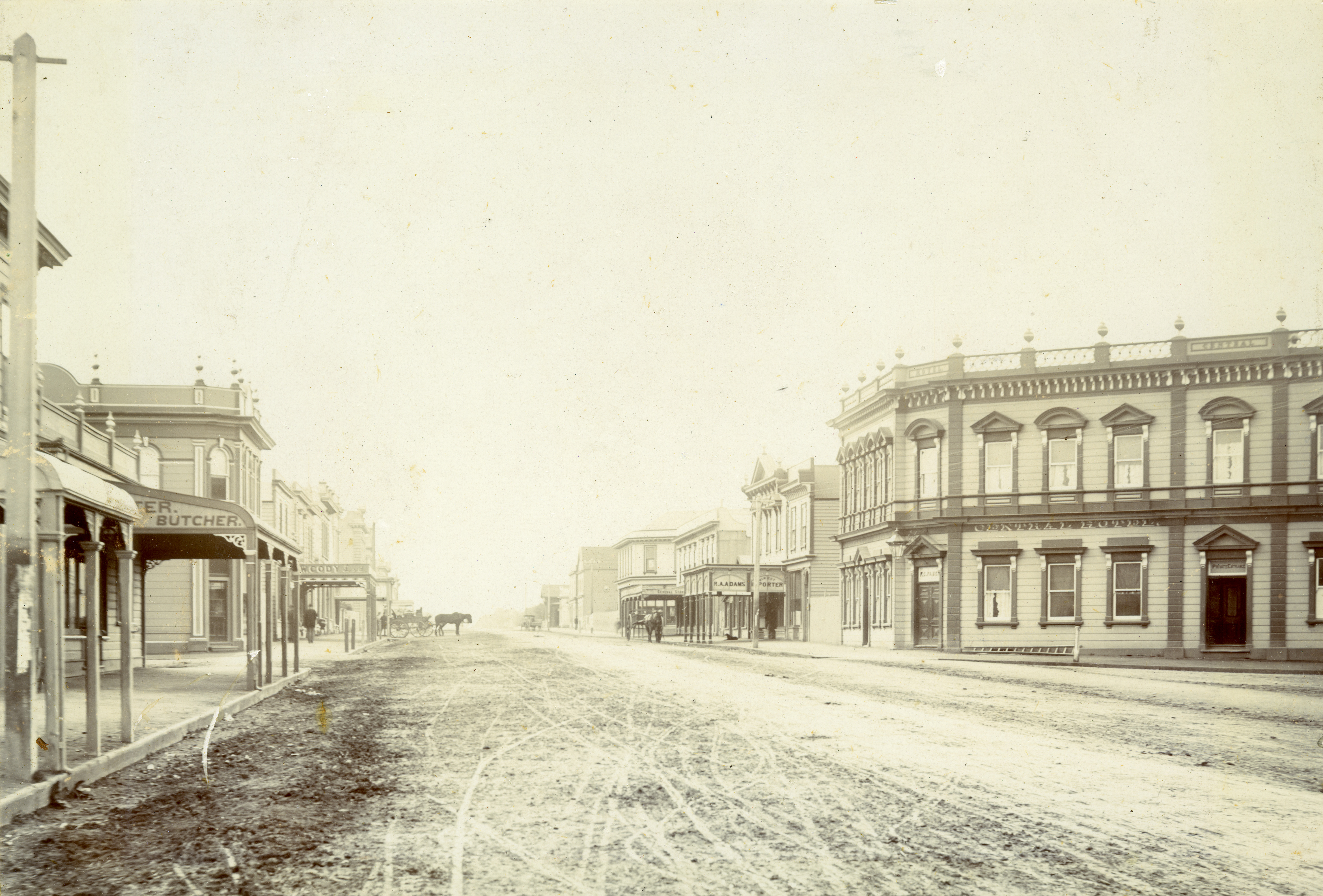 View of the Central Hotel on Egmont Street (undated). E.J. Ellerm. Collection of Puke Ariki (PHO2002-976).