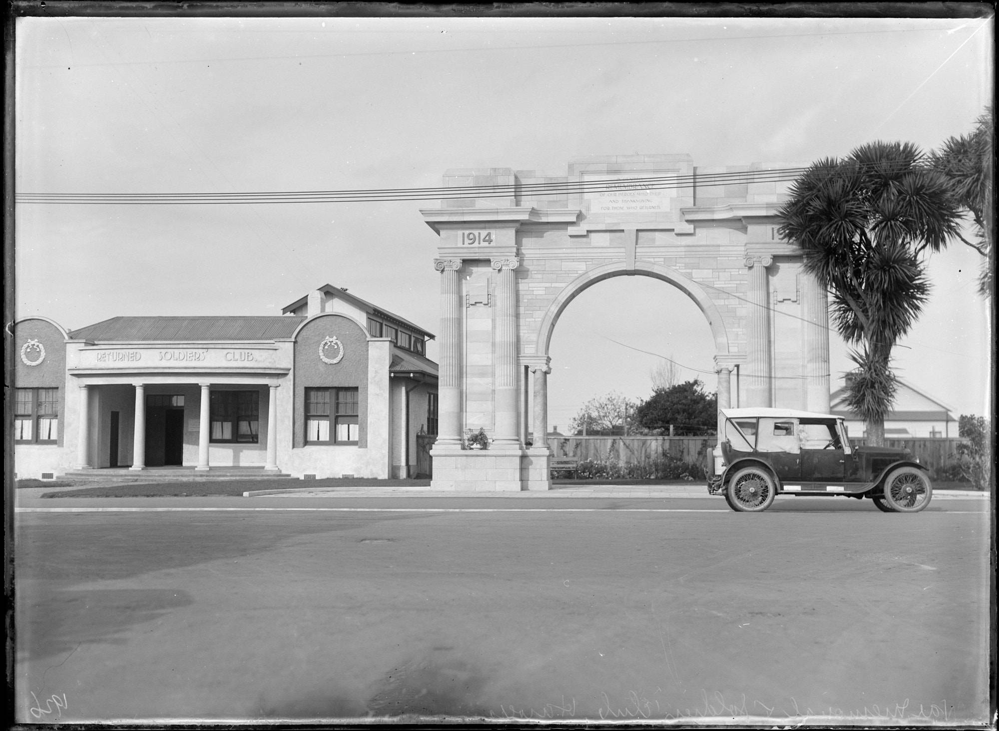 Memorial Arch Hawera Auckland Libraries 1926