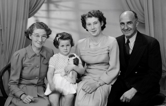 Adams Family 1948 SW1949 0792