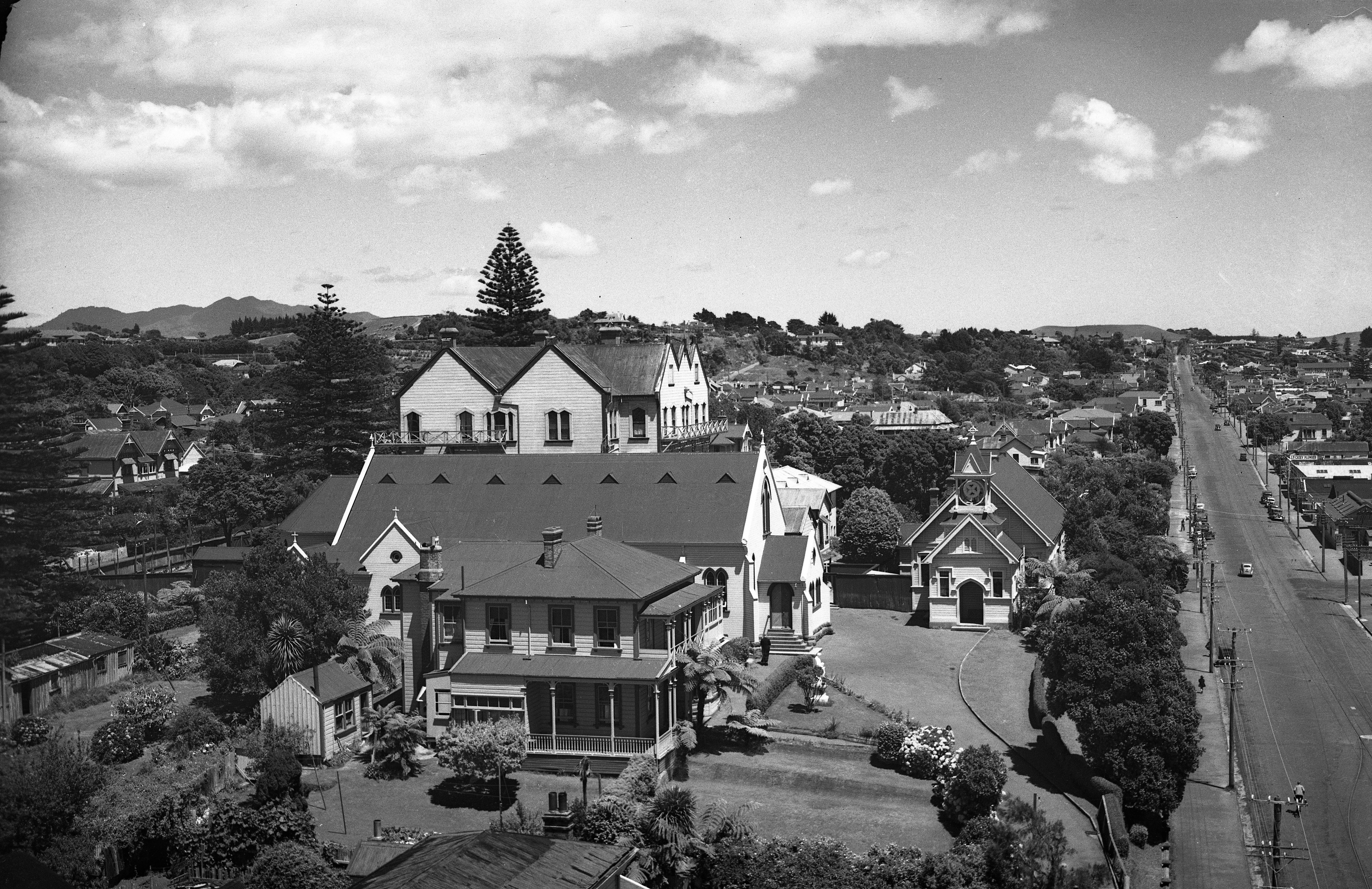 St Joseph's Church with the Convent behind (around 1947). Charters and Guthrie Associates Ltd. Collection of Puke Ariki (PHO2012-0287).