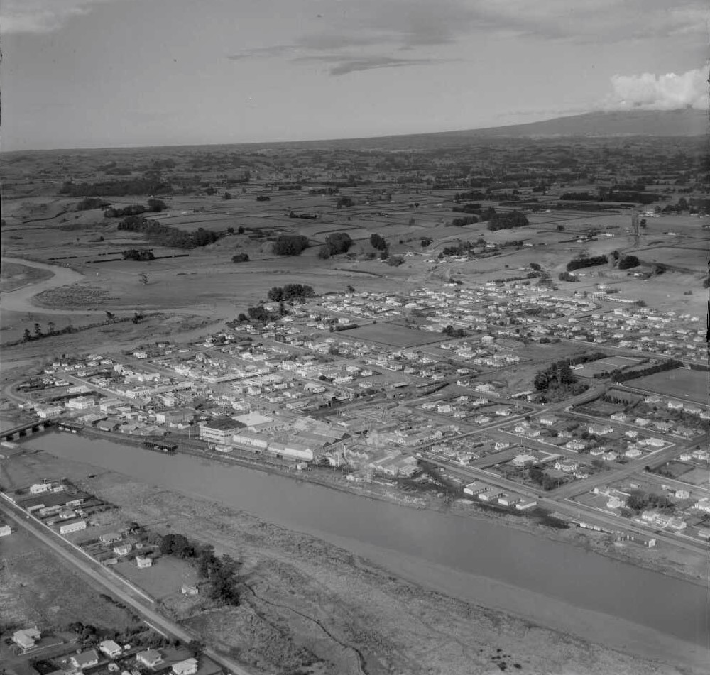 Aerial view of Waitara showing part of Leslie Street in the foreground (22 August 1958). Whites Aviation. Collection of the Alexander Turnbull Library (WA-47058-F).