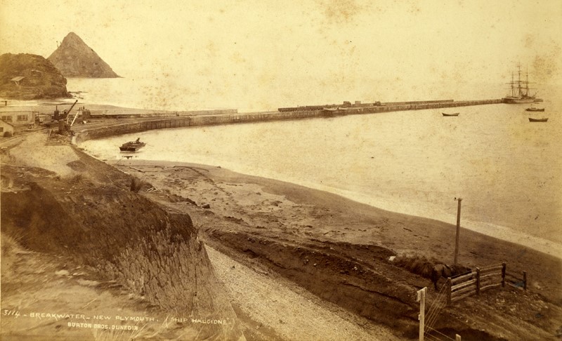 PHO2008 481 Breakwater